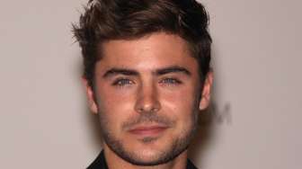 Resmi, Zac Efron Pacari Michelle Rodriguez