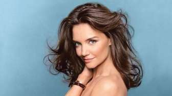 Pakai Cincin Tunangan, Katie Holmes Segera Menikah?