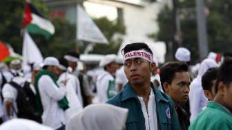 Aksi Kemanusiaan menolak agresi Israel terhadap Gaza di Bundaran HI, Jakarta, Jumat (11/7).  [suara.com/Adrian Mahakam]