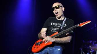 Joe Satriani, Antara American Footbal, Jazz, dan Jimi Hendrix