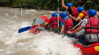 Jenazah Korban "River Tubing" Semarang Terjepit Batu Besar