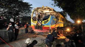 Bus Blue Bird Hancur Usai Tabrakan dengan KA di Bintaro