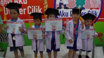 Asyiknya Jadi Dokter Cilik