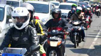 Pemudik Motor Padati Ruas Jalan Kota Cilegon