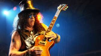 Slash, Belajar Musik Pakai Gitar Satu Senar