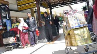 Suasana H-4 menjelang lebaran di Bandar Udara Adisutjipto, Jogjakarta, Kamis (24/7). [suara.com/Adrian Mahakam]