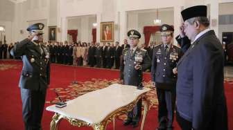 Presiden SBY melantik KASAD Gatot Nurmantyo di Istana Negara Jakarta, Jumat (25/7). [Rumgapres/Abror]