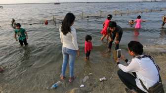 Bahaya Mengancam di Balik Mandi Laut