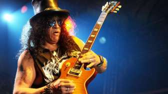 Slash Gitaris Guns N Roses Bagikan Kabar Duka