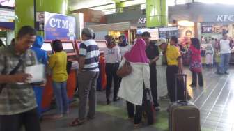 Pemudik Mulai Ramaikan Stasiun Gambir 