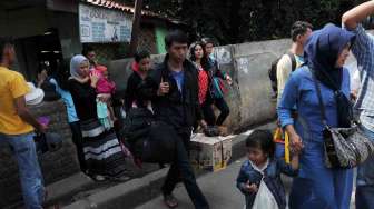 Suasana arus balik di terminal bus Kampung Rambutan Jakarta Timur, Jumat (1/8). [suara.com/Adrian Mahakam]