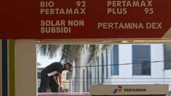 Pemerintah mulai menghapus penjualan solar bersubsidi di SPBU di wilayah Jakarta Pusat, Jum'at (1/8). [suara.com/Kurniawan Mas'ud]