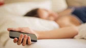 Perempuan Ini Tewas Tersetrum Charger iPhone