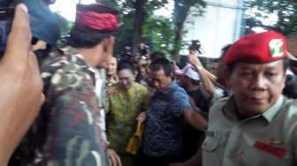Masyarakan dan simpatisan menghadiri halal bi halal Prabowo-Hatta di Rumah Polonia, Jaktim, Minggu (3/8). [suara.com/Bowo Raharjo]