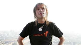 Alain Robert, "Spiderman Prancis" yang Tak Bisa Luruskan Jarinya