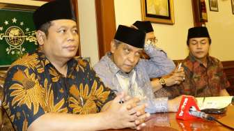 Ketua PBNU, Said Aqil Siroj memberikan pernyataan menolak ISIS di Jakarta, Jum'at (8/8). [Suara.com/Kurniawan Mas'ud]