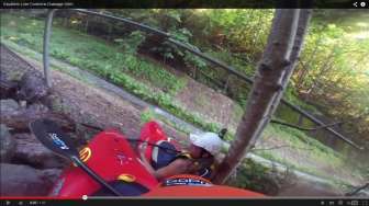 Video: Ternyata Kayak Bisa Juga Dimainkan dalam Parit 