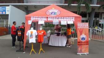 Jelang Laga Persija vs Persib, Ofisial Buka "Stand Merchandise"