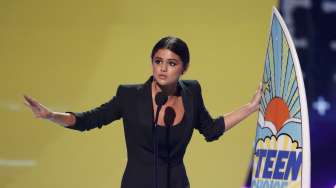 Singkirkan Beyonce, Selena Gomez Sabet Trofi "Female Hottie" 