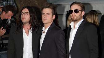 Drummer Cedera, Kings of Leon Tunda Konser