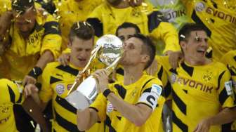 Borussia Dortmund menjuarai Piala Super Jerman, di Dortmund, Rabu (13/8). [Reuters/Ina Fassbender] 