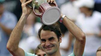 Roger Federer juara di Cincinnati Masters 2014, di Linder Family Tennis Center, Minggu (17/8). [Reuters/Mark Zerof]