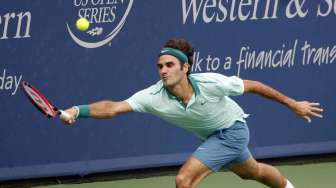 Roger Federer juara di Cincinnati Masters 2014, di Linder Family Tennis Center, Minggu (17/8). [Reuters/Mark Zerof]