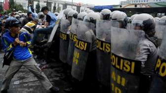 Massa Prabowo Ingin Terobos Kawat Berduri, Kapolres Turun Tangan