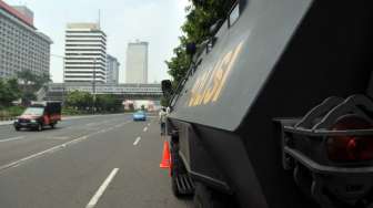 Jalan M.H Thamrin mengarah ke Jalan Medan Merdeka Barat maupun sebaliknya lengang, Jakarta, Kamis (21/8). [suara.com/Adrian Mahakam]