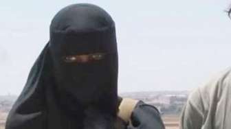 Militan Perempuan ISIS Ini Bernazar Penggal Tawanan Inggris dan AS