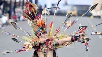 Jember Fashion Carnaval  (JFC) ke-13 di Jember, Jatim, Minggu (24/8). Grand Carnival kali ini bertemakan Triangle Dynamic in Harmony. [Antara/Hendra Sonie]
