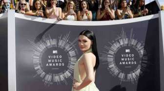 Jessie J tiba di  lokasi MTV Music Awards di  Inglewood, California, Minggu (24/8). [Reuters/ Kevork Djansezian] 