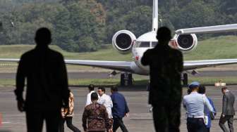 Presiden terpilih Joko Widodo bertolak menuju Bali dari Bandara Halim Perdana Kusuma Jakarta, Rabu (27/8). [suara.com/Kurniawan Mas'ud]