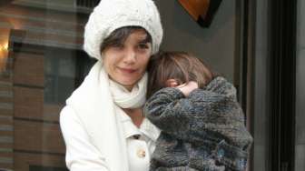 Katie Holmes Bantah Menikahi Jamie Foxx Secara Rahasia