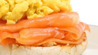 Yuk, Sarapan "Smoked Salmon and Egg Whites"