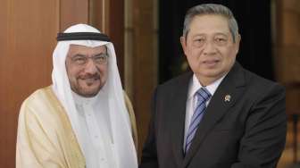 Presiden Susilo Bambang Yudhoyono (kanan) bertemu dengan Sekjen OKI Iyad Ameen Madani sebelum acara Forum Global ke-6 Aliansi Peradaban PBB (UNAOC) di Nusa Dua, Bali, Kamis (28/8). [Rumgapres/Abror]