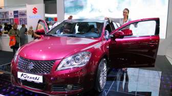 Suzuki Tarik 1.045 Sedan Kizashi di Cina