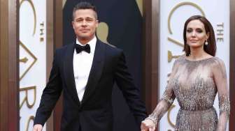 Angelina Jolie dan Brad Pitt di acara Academy Awards, Hollywood. California, 2 Maret 2014. [Reuters/Lucas Jackson]