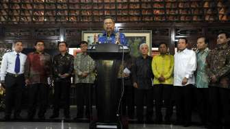 Presiden Susilo Bambang Yudhoyono  memberikan keterangan pers usai bertemu dengan politisi anggota Koalisi Merah Putih di Puri Cikeas, Bogor, Jabar, Selasa (2/9). [Antara/Andika Wahyu]