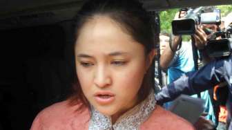 Marshanda usai menghadiri sidang lanjutan cerai dengan Ben Kasyafani di Pengadilan Negeri Jakarta Pusat, Selasa (9/9). [suara.com/Ismail]