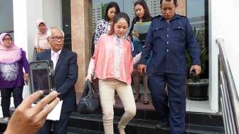 Foto: Marshanda Beberkan Bukti KDRT
