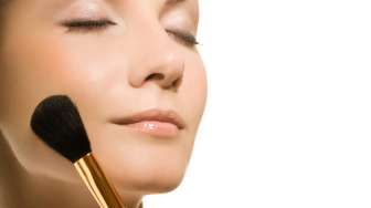 Ini Tips Make Up untuk Wajah Bulat 