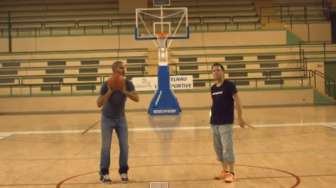 Video: Bintang NBA Vs Jago Freestyle Sepak Bola, Siapa Menang?
