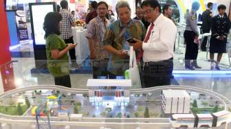 Pameran transportasi Indonesia 2014 di gedung SMESCO Jakarta, Rabu (10/9). Pameran bertajuk \"Masa Depan Transportasi Indonesia\". [suara.com/Rengga Satria] 