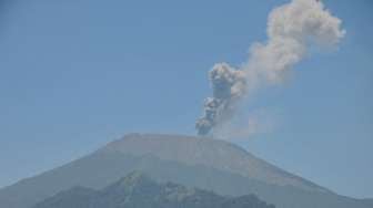 Warga Terkejut Mendengar Dentuman Keras dari Arah Gunung Slamet