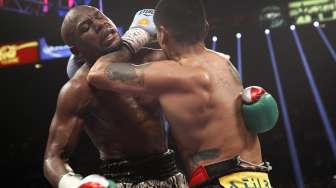 Menang Angka atas Maidana, Tiga Gelar Mayweather Tak Goyah