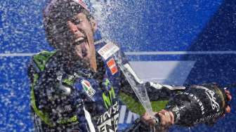 Valentino Rossi  menjuarai San Marino Grand Prix di Sirkuit Misano Adriatico, Italia, Minggu (14/9). [Reuters/Max Rossi]