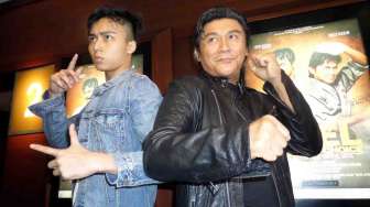 Foto: Akting Leon Dozan dan Willy Dozan 