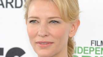 Cate Blanchett Adopsi Bayi Perempuan