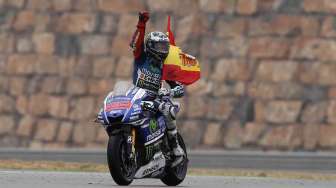 Pebalap asal Spanyol dari tim Yamaha Jorge Lorenzo berhasil memenangkan balapan di sirkuit Aragon di Alcaniz, Spanyol, Minggu (28/9). [Reuters/Albert Gea]